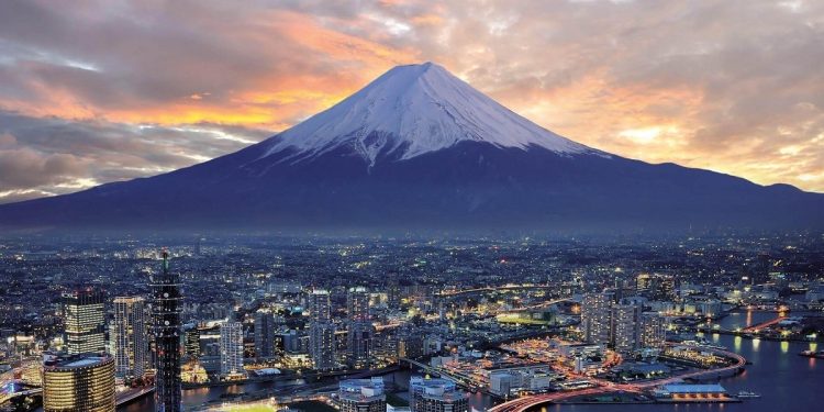 Mount Fuji (富士山)- Ngọn núi lửa nổi tiếng nhất Nhật Bản